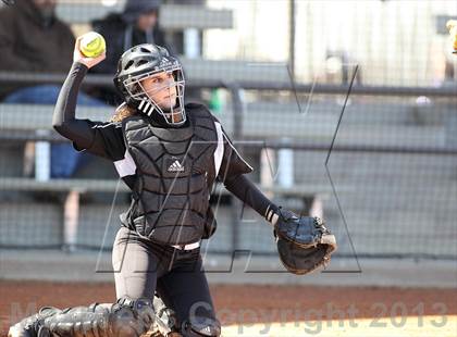 Thumbnail 2 in Van vs Royse City (Forney-North Forney Invitational) photogallery.