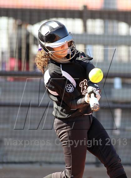 Thumbnail 2 in Van vs Royse City (Forney-North Forney Invitational) photogallery.