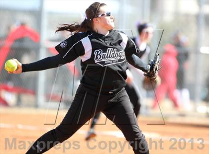 Thumbnail 2 in Van vs Royse City (Forney-North Forney Invitational) photogallery.