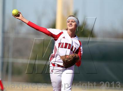 Thumbnail 3 in Van vs Royse City (Forney-North Forney Invitational) photogallery.