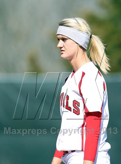 Thumbnail 3 in Van vs Royse City (Forney-North Forney Invitational) photogallery.