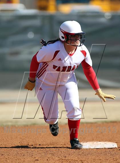 Thumbnail 3 in Van vs Royse City (Forney-North Forney Invitational) photogallery.