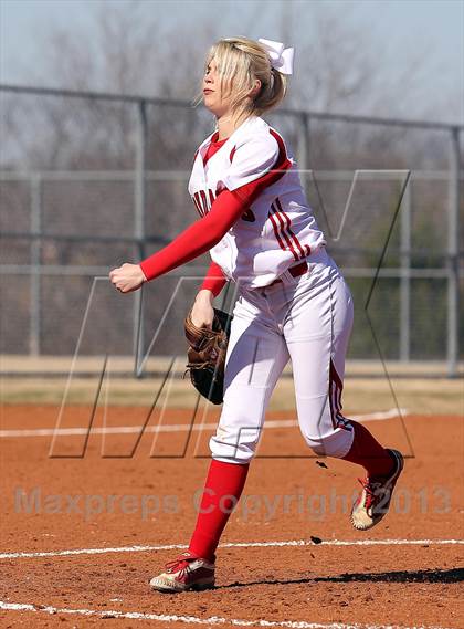 Thumbnail 2 in Van vs Royse City (Forney-North Forney Invitational) photogallery.