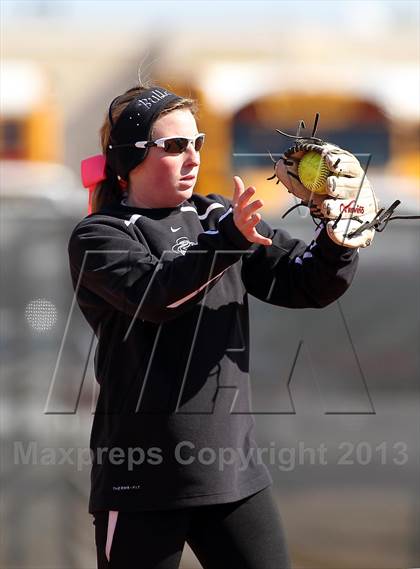 Thumbnail 3 in Van vs Royse City (Forney-North Forney Invitational) photogallery.