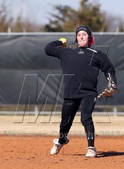 Thumbnail 3 in Van vs Royse City (Forney-North Forney Invitational) photogallery.