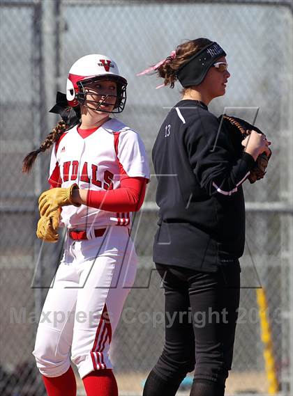 Thumbnail 1 in Van vs Royse City (Forney-North Forney Invitational) photogallery.