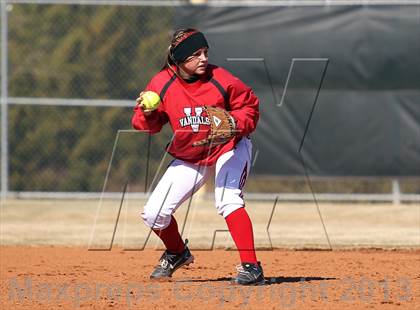 Thumbnail 2 in Van vs Royse City (Forney-North Forney Invitational) photogallery.