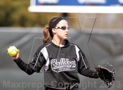 Thumbnail 1 in Van vs Royse City (Forney-North Forney Invitational) photogallery.