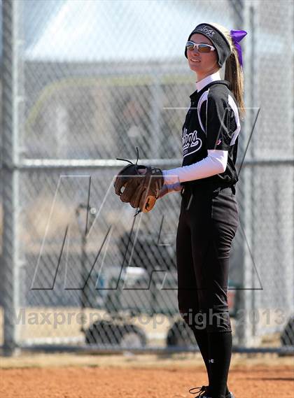 Thumbnail 1 in Van vs Royse City (Forney-North Forney Invitational) photogallery.