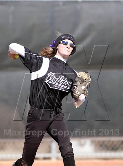 Thumbnail 2 in Van vs Royse City (Forney-North Forney Invitational) photogallery.