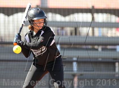 Thumbnail 2 in Van vs Royse City (Forney-North Forney Invitational) photogallery.