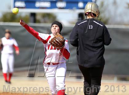 Thumbnail 1 in Van vs Royse City (Forney-North Forney Invitational) photogallery.