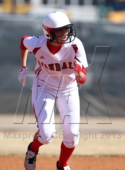 Thumbnail 1 in Van vs Royse City (Forney-North Forney Invitational) photogallery.
