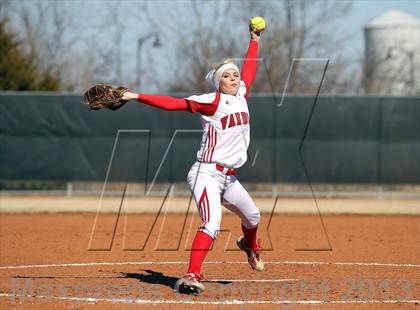 Thumbnail 1 in Van vs Royse City (Forney-North Forney Invitational) photogallery.