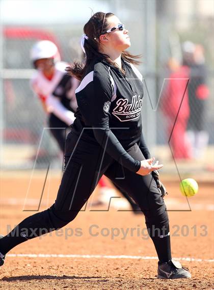 Thumbnail 3 in Van vs Royse City (Forney-North Forney Invitational) photogallery.
