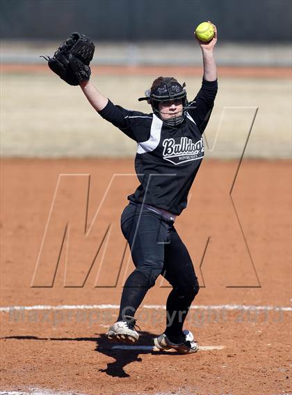 Thumbnail 1 in Van vs Royse City (Forney-North Forney Invitational) photogallery.