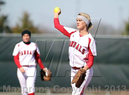 Thumbnail 1 in Van vs Royse City (Forney-North Forney Invitational) photogallery.
