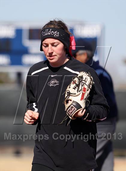 Thumbnail 2 in Van vs Royse City (Forney-North Forney Invitational) photogallery.