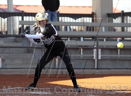 Thumbnail 2 in Van vs Royse City (Forney-North Forney Invitational) photogallery.