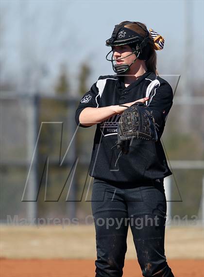 Thumbnail 2 in Van vs Royse City (Forney-North Forney Invitational) photogallery.