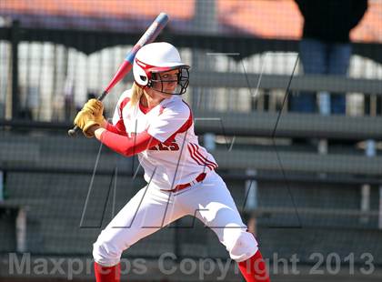 Thumbnail 1 in Van vs Royse City (Forney-North Forney Invitational) photogallery.