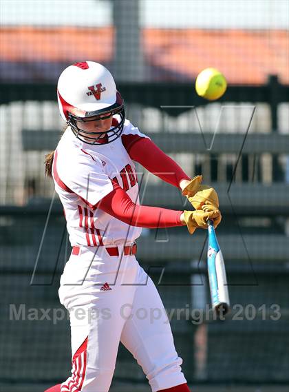 Thumbnail 2 in Van vs Royse City (Forney-North Forney Invitational) photogallery.
