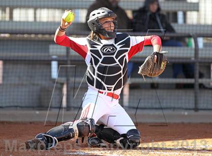 Thumbnail 1 in Van vs Royse City (Forney-North Forney Invitational) photogallery.
