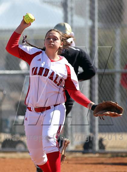 Thumbnail 2 in Van vs Royse City (Forney-North Forney Invitational) photogallery.