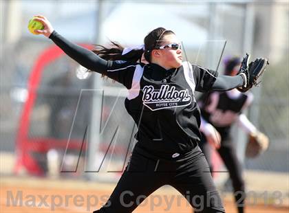 Thumbnail 2 in Van vs Royse City (Forney-North Forney Invitational) photogallery.