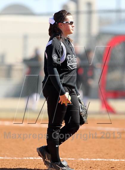 Thumbnail 2 in Van vs Royse City (Forney-North Forney Invitational) photogallery.