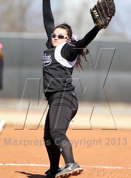 Thumbnail 3 in Van vs Royse City (Forney-North Forney Invitational) photogallery.