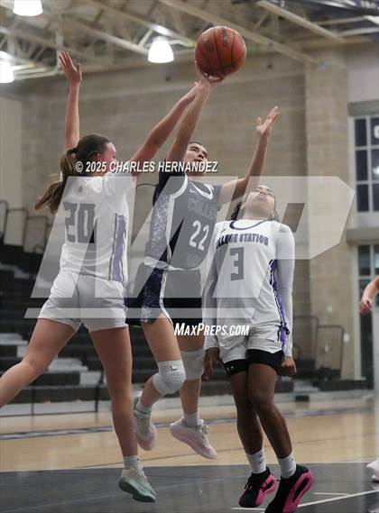 Thumbnail 1 in College Park @ College Station photogallery.