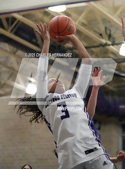 Thumbnail 3 in College Park @ College Station photogallery.