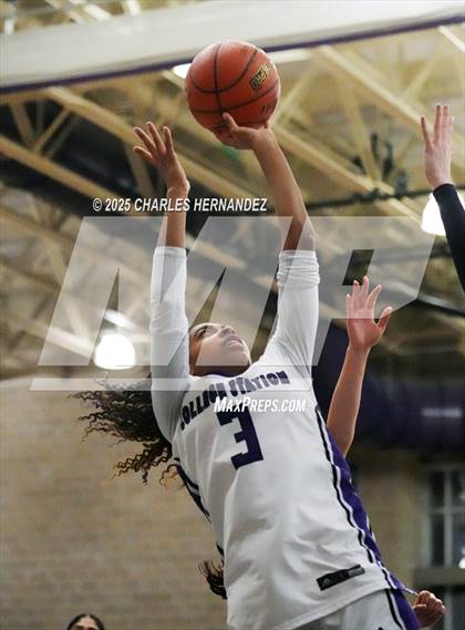 Thumbnail 1 in College Park @ College Station photogallery.