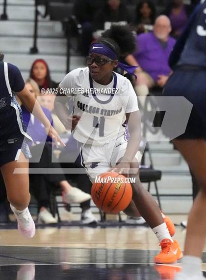 Thumbnail 1 in College Park @ College Station photogallery.