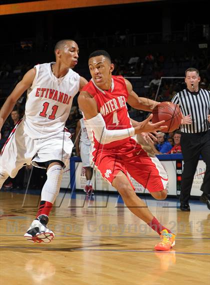 Thumbnail 2 in Etiwanda vs. Mater Dei (CIF SoCal Regional Open Division Final) photogallery.