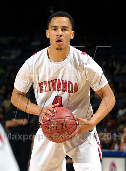 Thumbnail 3 in Etiwanda vs. Mater Dei (CIF SoCal Regional Open Division Final) photogallery.
