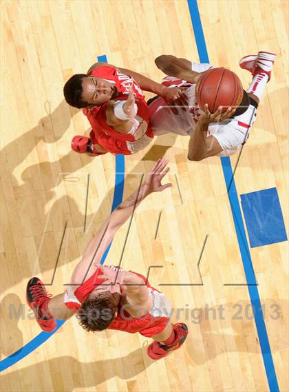 Thumbnail 2 in Etiwanda vs. Mater Dei (CIF SoCal Regional Open Division Final) photogallery.