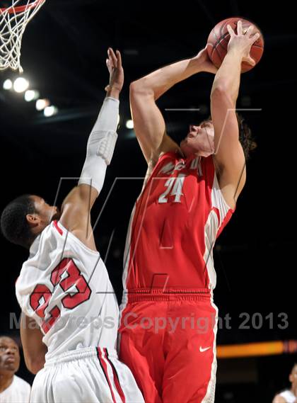 Thumbnail 3 in Etiwanda vs. Mater Dei (CIF SoCal Regional Open Division Final) photogallery.