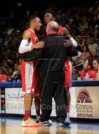 Thumbnail 1 in Etiwanda vs. Mater Dei (CIF SoCal Regional Open Division Final) photogallery.
