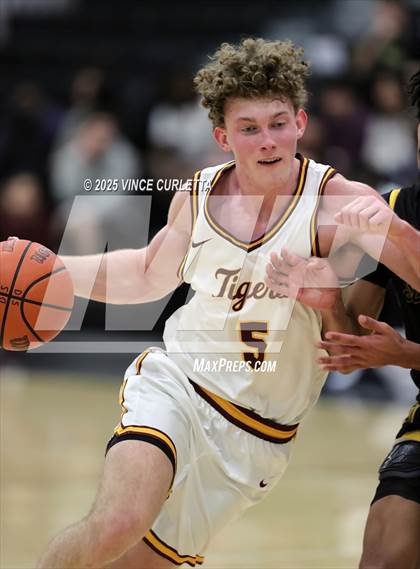 Thumbnail 2 in Dripping Springs vs. Stony Point (UIL 6A Basketball Bi-District Playoff) photogallery.