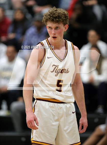 Thumbnail 2 in Dripping Springs vs. Stony Point (UIL 6A Basketball Bi-District Playoff) photogallery.