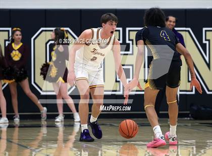 Thumbnail 3 in Dripping Springs vs. Stony Point (UIL 6A Basketball Bi-District Playoff) photogallery.