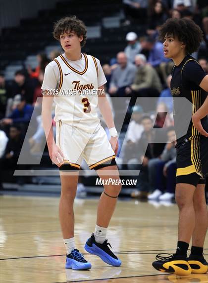 Thumbnail 2 in Dripping Springs vs. Stony Point (UIL 6A Basketball Bi-District Playoff) photogallery.