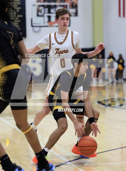 Thumbnail 1 in Dripping Springs vs. Stony Point (UIL 6A Basketball Bi-District Playoff) photogallery.