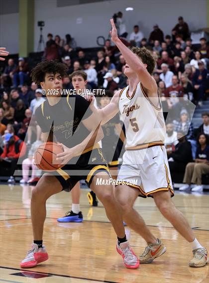 Thumbnail 3 in Dripping Springs vs. Stony Point (UIL 6A Basketball Bi-District Playoff) photogallery.