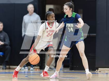 Thumbnail 3 in Peoria Notre Dame vs Alton (Illinois Classic) photogallery.