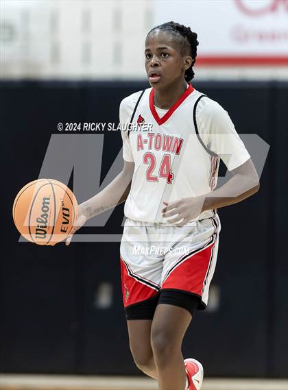 Thumbnail 3 in Peoria Notre Dame vs Alton (Illinois Classic) photogallery.