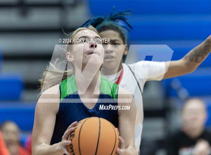 Thumbnail 2 in Peoria Notre Dame vs Alton (Illinois Classic) photogallery.