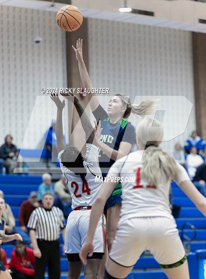 Thumbnail 1 in Peoria Notre Dame vs Alton (Illinois Classic) photogallery.